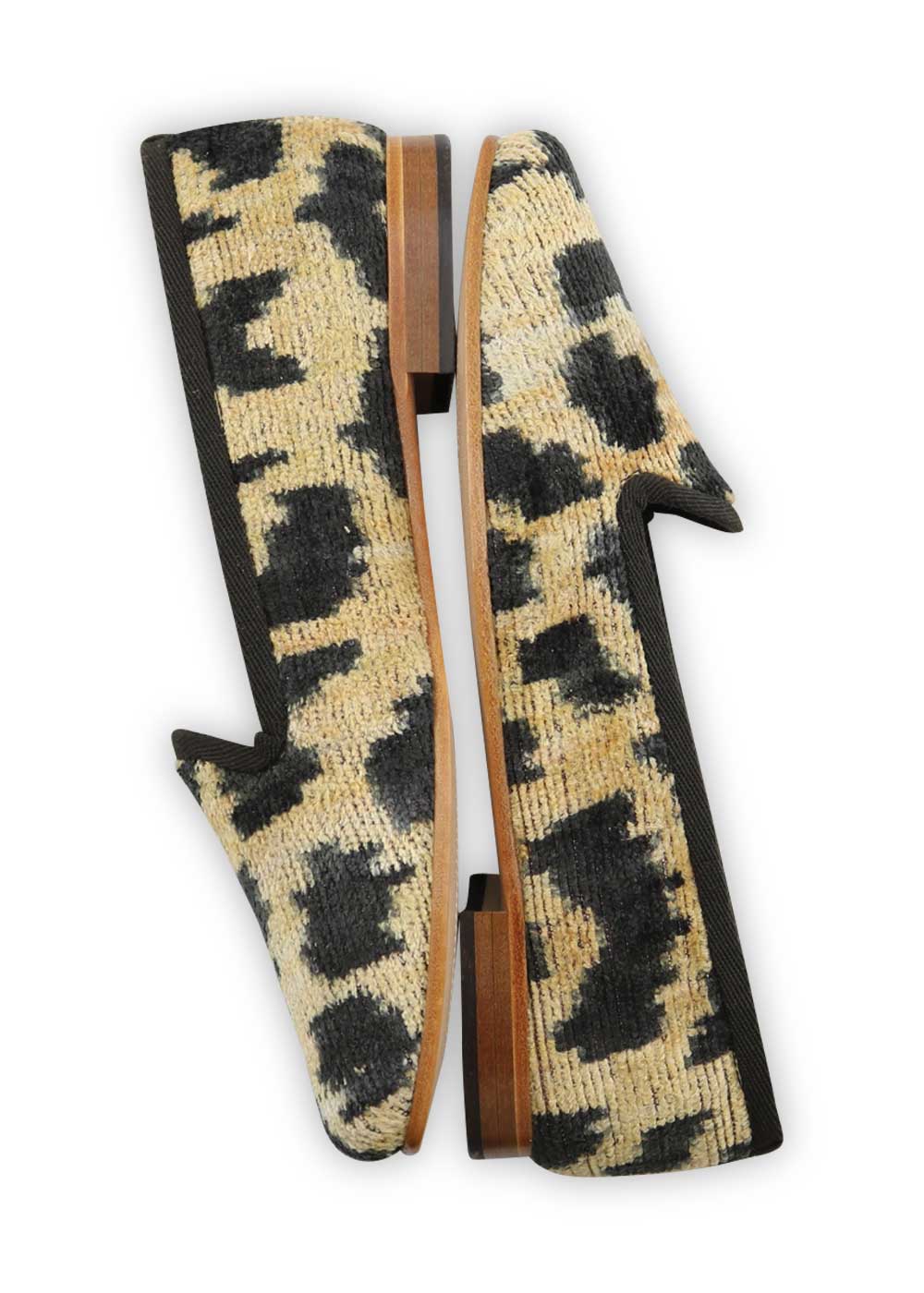 Handmade velvet smoking shoes.