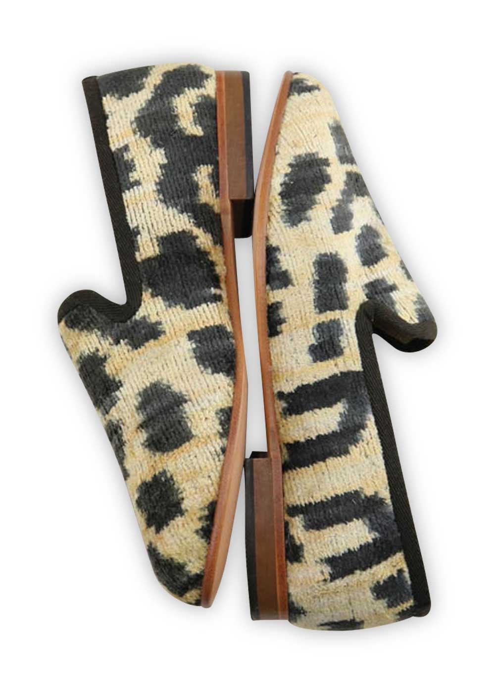 Handmade velvet smoking shoes.