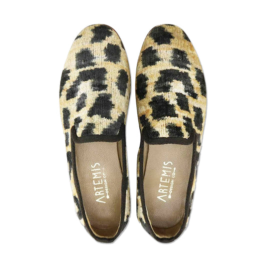 Handmade velvet smoking shoes.