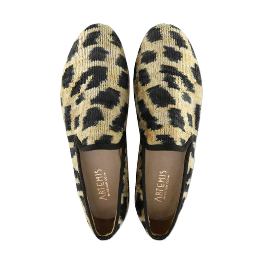 Handmade velvet smoking shoes.