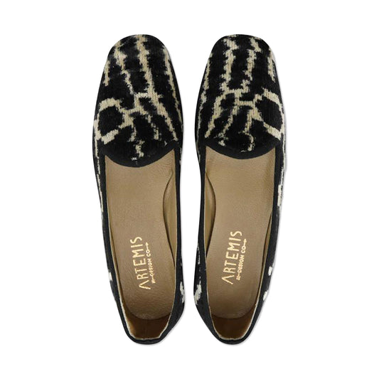 Handmade velvet smoking shoes.